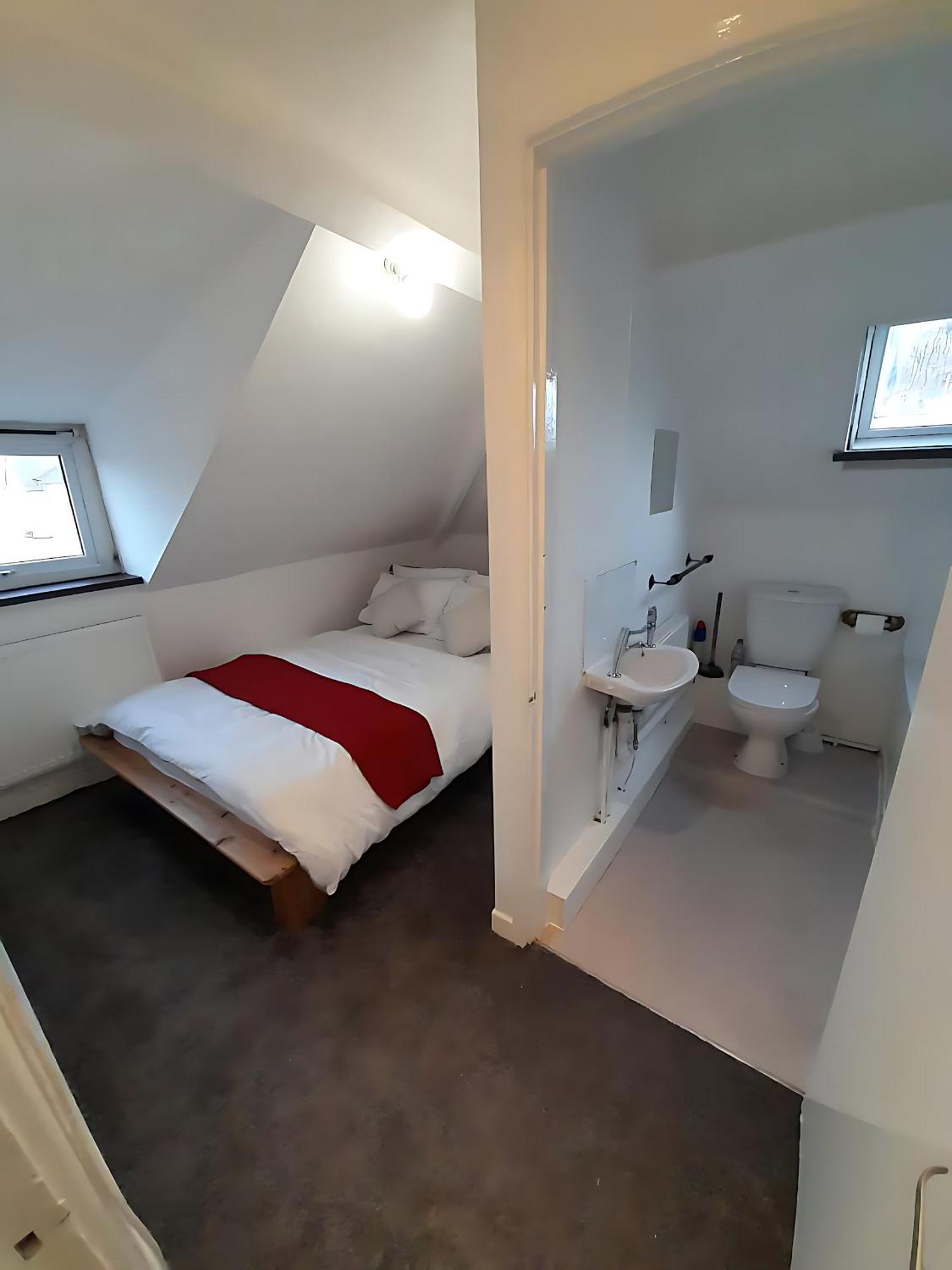 Entire Victoria Park With Free Street Parking Bus 17 And 18 Direct To Centre, Fast Free Wi-fi Apartment Cardiff